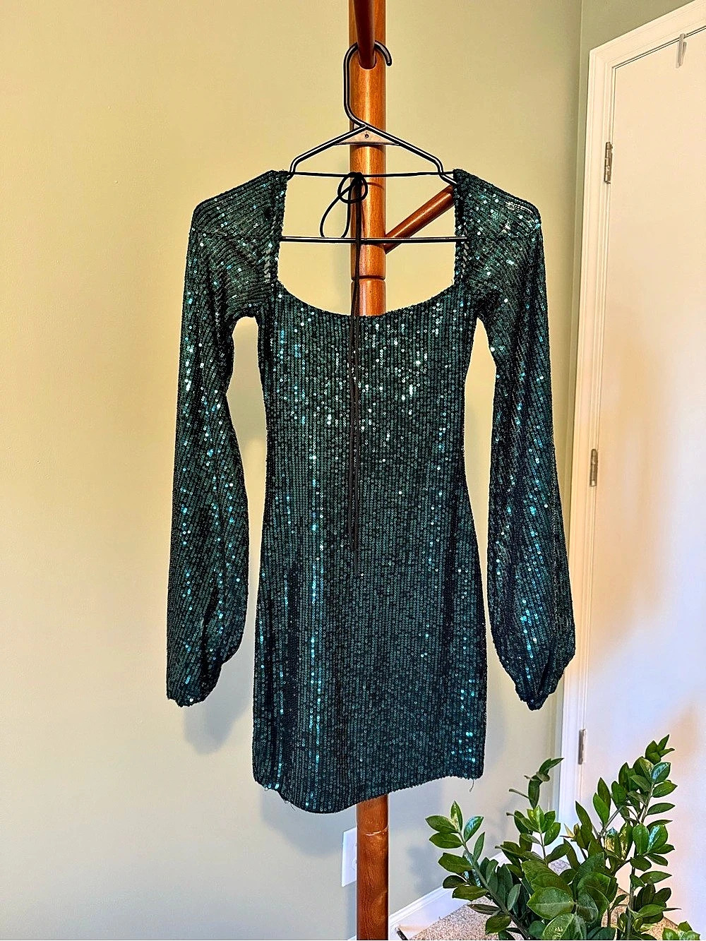 Lucy in the Sky Sequin Mini Dress in Green Like New - XS